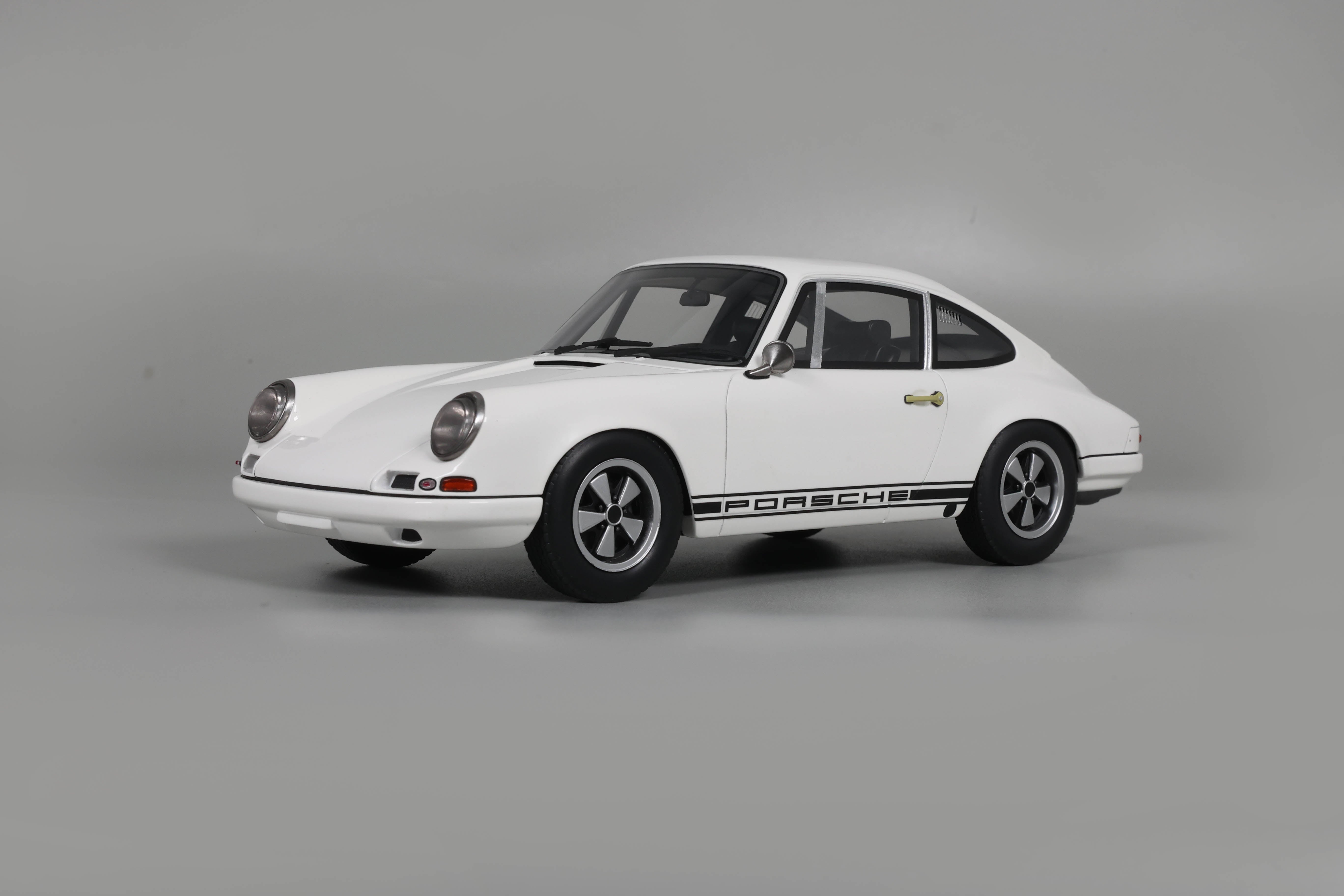 Preorder] GT Spirit 1:18 PORSCHE 911 R GRAND PRIX WHITE 1967 GT596