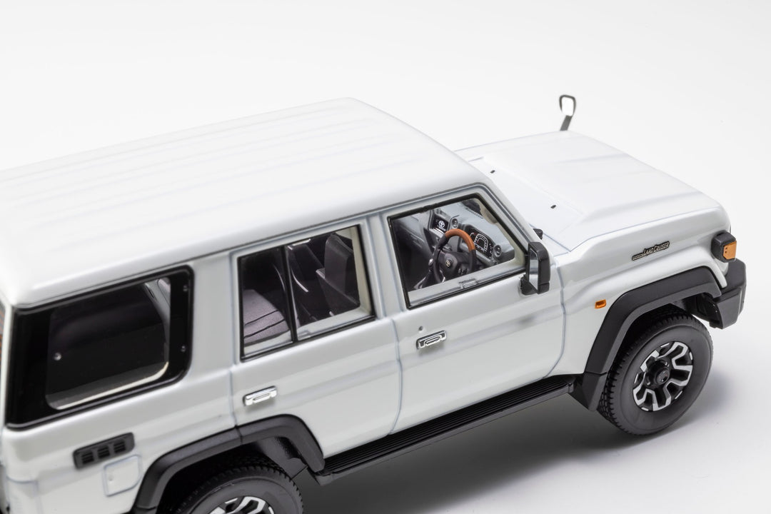 Kyosho 1:43 Toyota Land Cruiser 70 4(3 Colours) 03928BE/03928W/03928BK