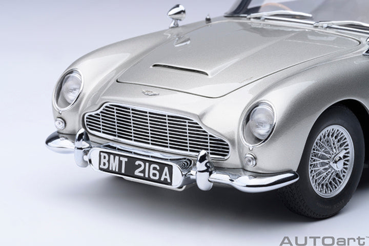 AUTOart 1:18 Aston Martin DB5 Goldfinger with Weapons 70296