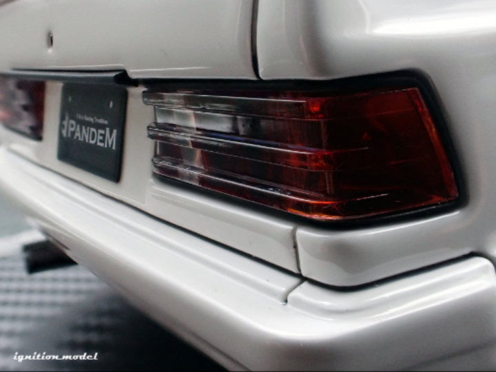[Preorder] Ignition Model 1:18 PANDEM 190 White IG3774