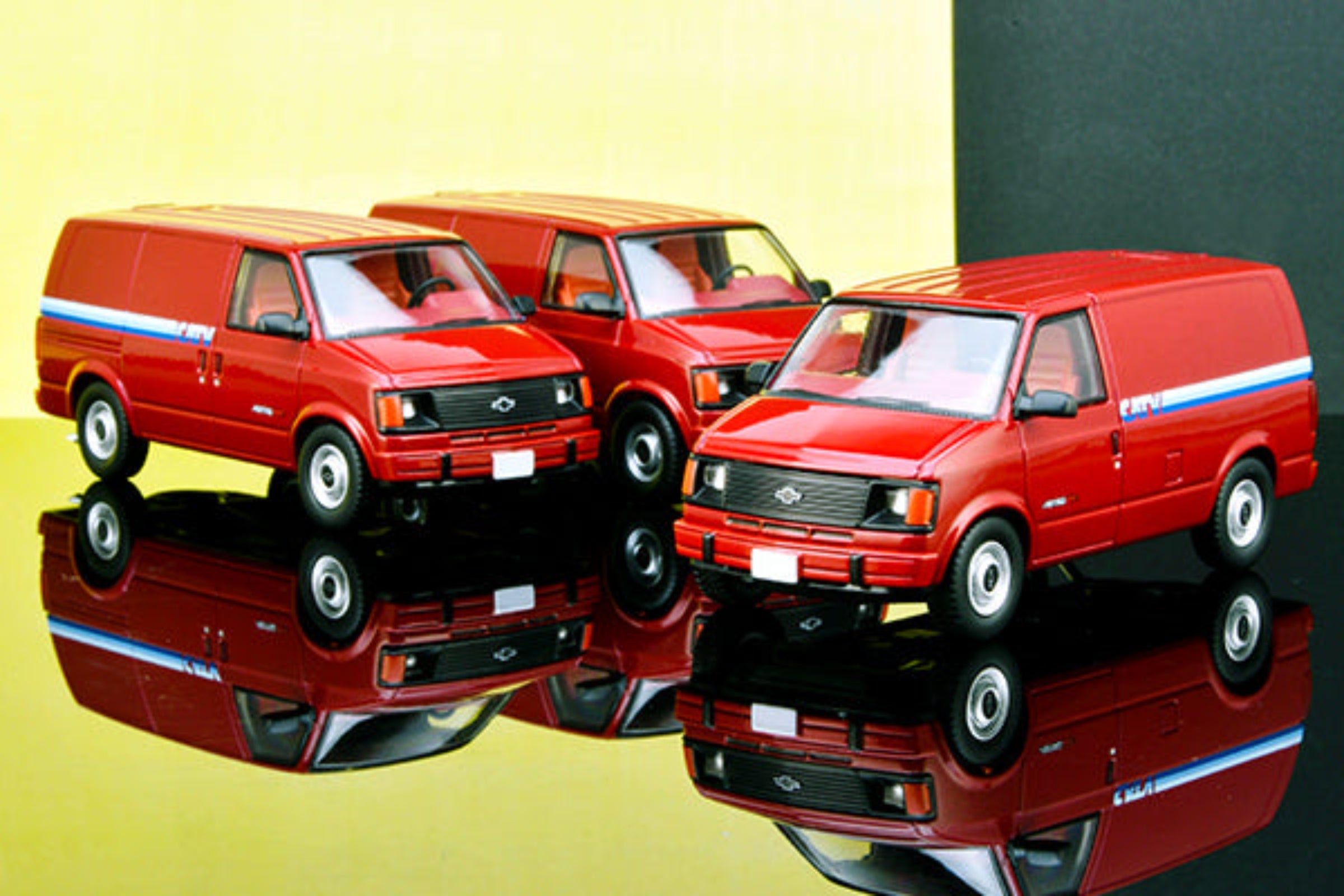 TOMYTEC 1/64 Chevrolet Astro Van × 2 TAKARA TOMY TOMYTEC 1/64 TLV-N325a/b Chevrolet Astro LT AWD