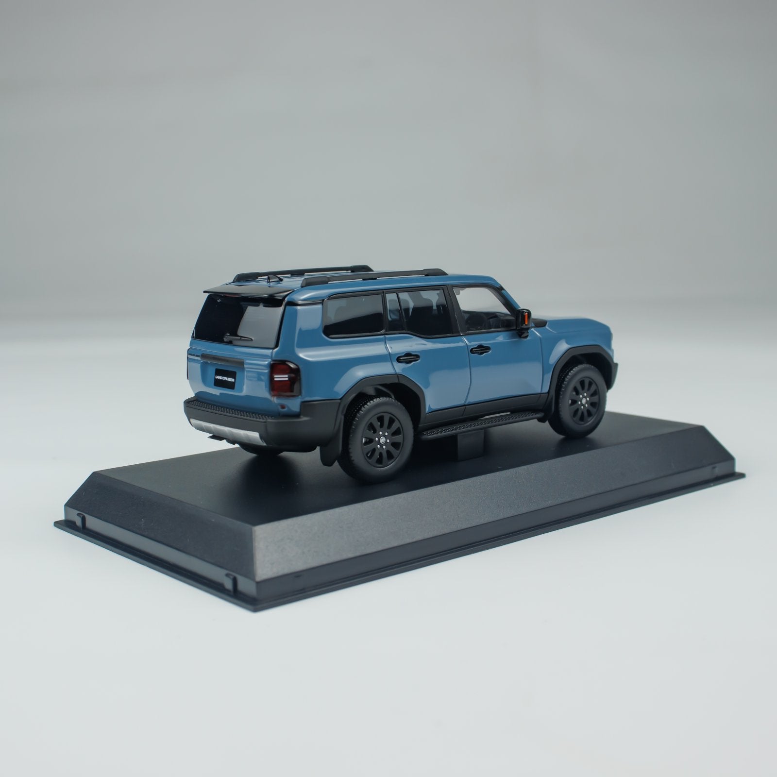 Online Only] Kyosho 1:43 Toyota Land Cruiser 250 ZX 18inch Alloy