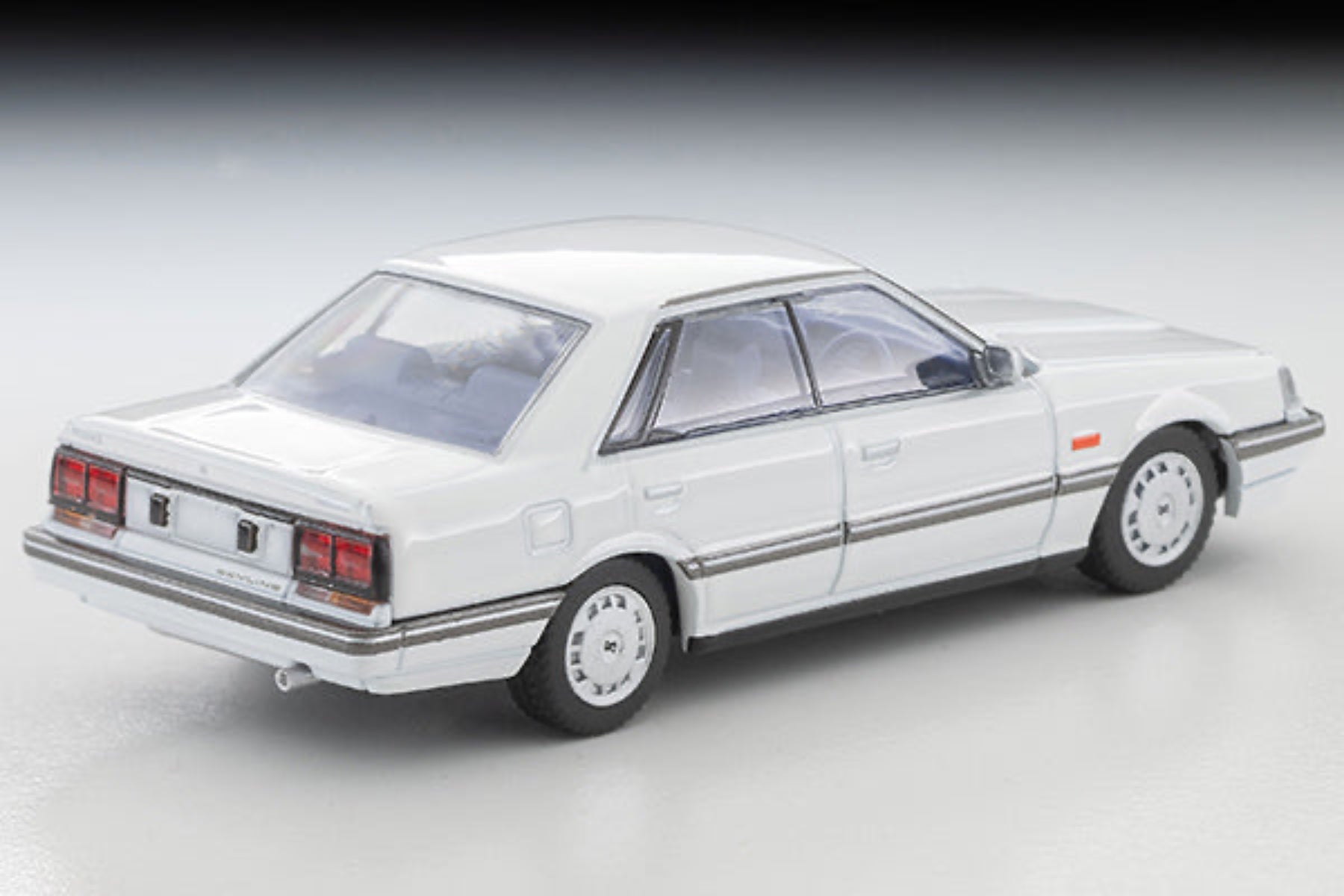 Tomytec TLVN 1:64 Nissan Skyline 4-door HT 1800 Passage (white