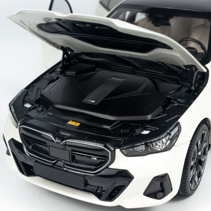 [Preorder] MINICHAMPS 1:18 BMW i5 - 2023 - WHITE METALLIC 110023402