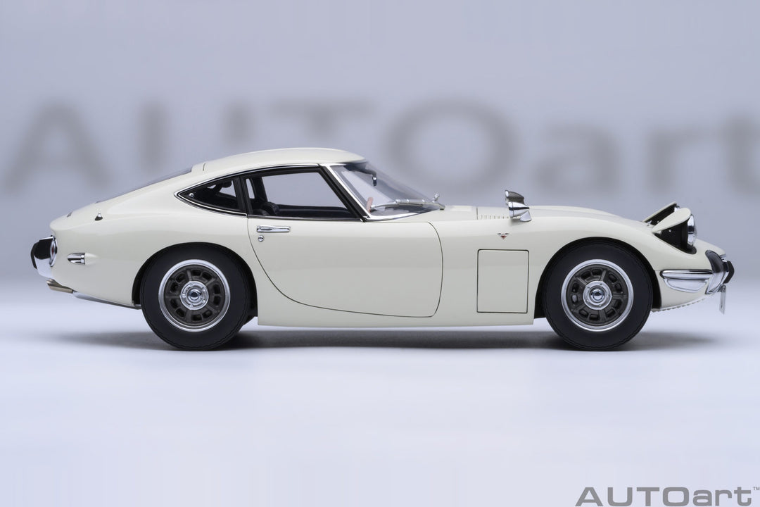 [Preorder] AUTOart 1:18 Toyota 2000GT 1967 White 79546
