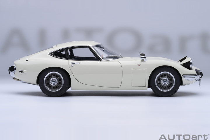 [Preorder] AUTOart 1:18 Toyota 2000GT 1967 White 79546