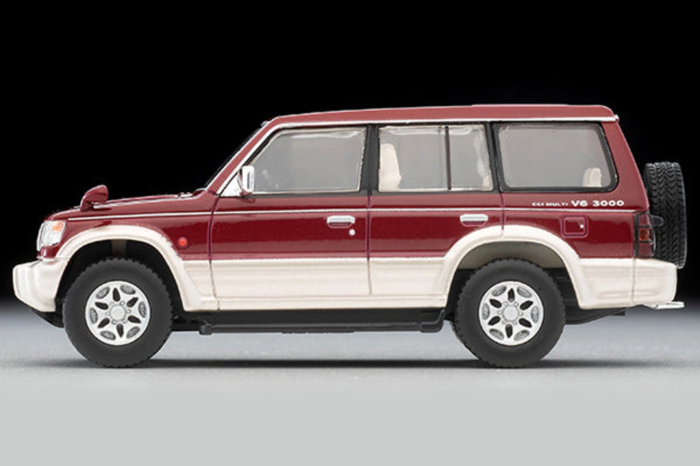 Tomytec TLVN 1:64 Mitsubishi Pajero Mid Roof Wide VR (Red/Beige