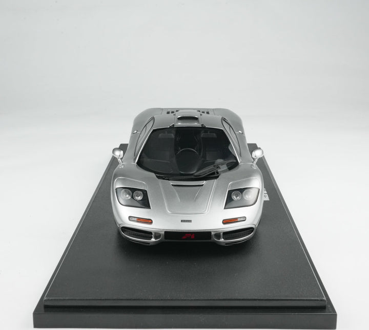 GT Spirit 1:18 McLaren F1 Silver with Acrylic Case CLDC045