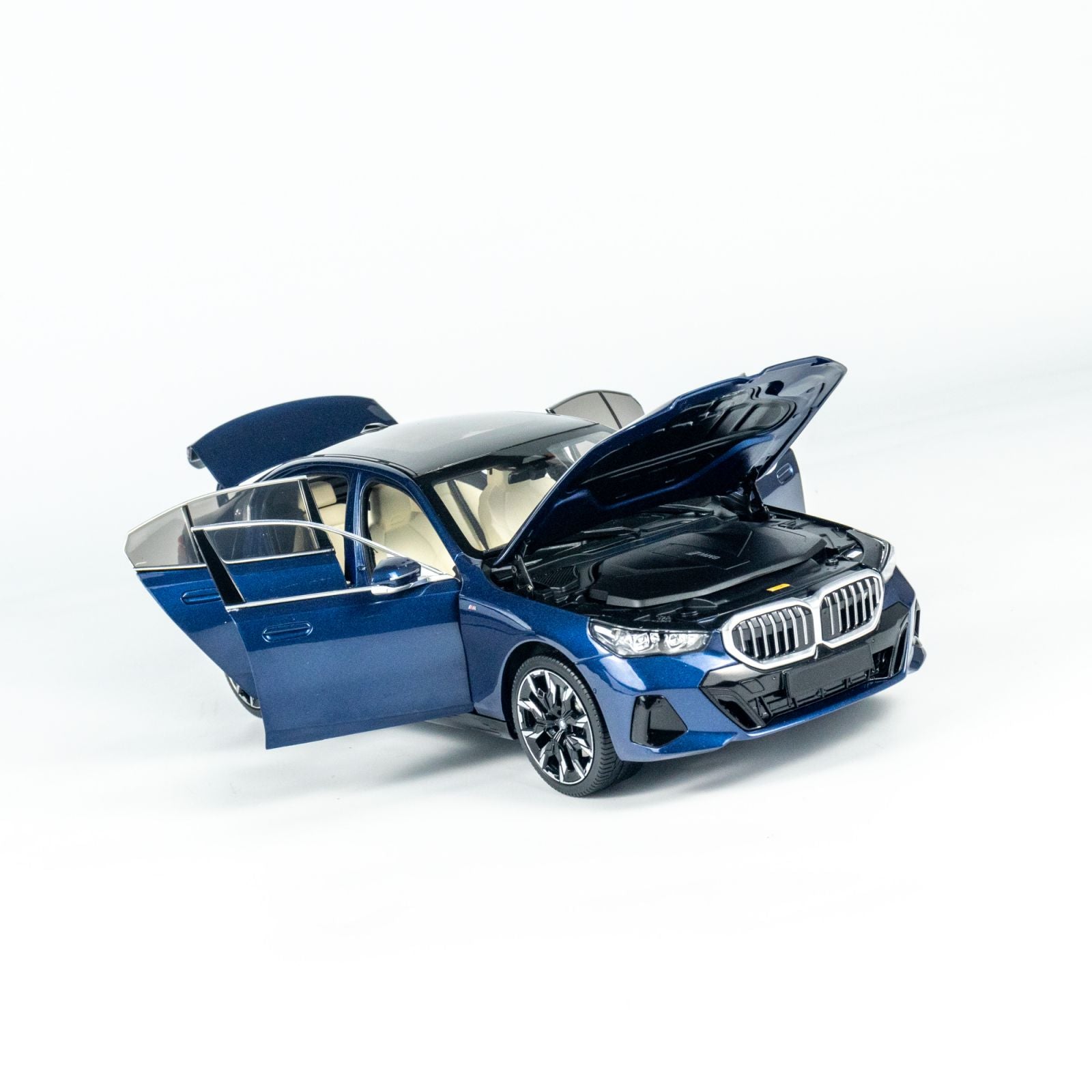 MINICHAMPS 1:18 BMW i5 - 2023 - BLUE METALLIC 110023400 – Horizon
