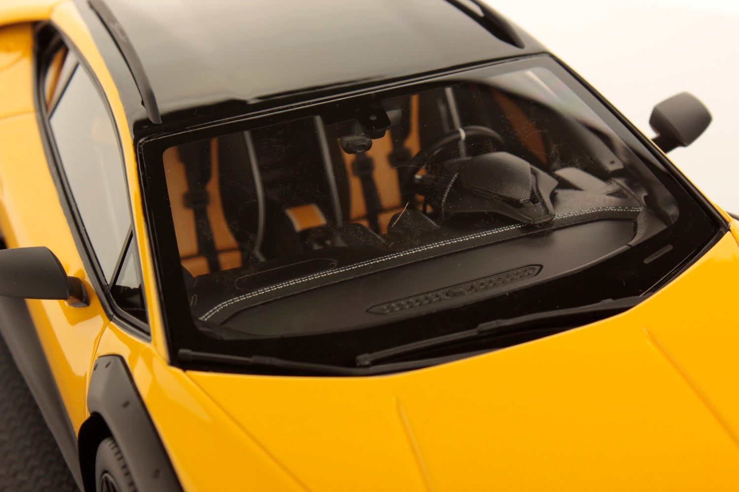 Preorder] MR Collection 1:18 Lamborghini Huracan Sterrato (Giallo