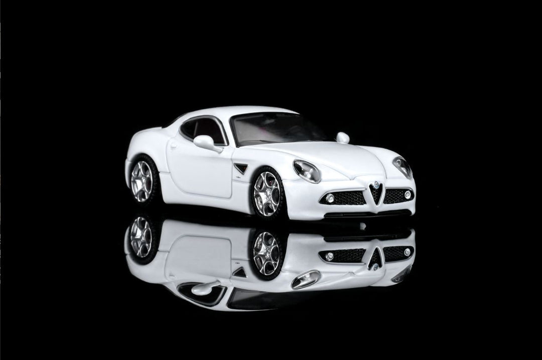 [Preorder] MOTORHELIX 1:64 Alfa Romeo 8C Competizione 2008 (2 Colours) M69052/M69054