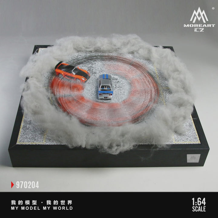 [Preorder] MoreArt 1:64 CAR DRIFT TURNTABLE SCENE O1 VERSION MO970204