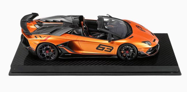 Runner X Ultra Unique 1:18 Lamborghini Aventador SVJ (3 Colours)