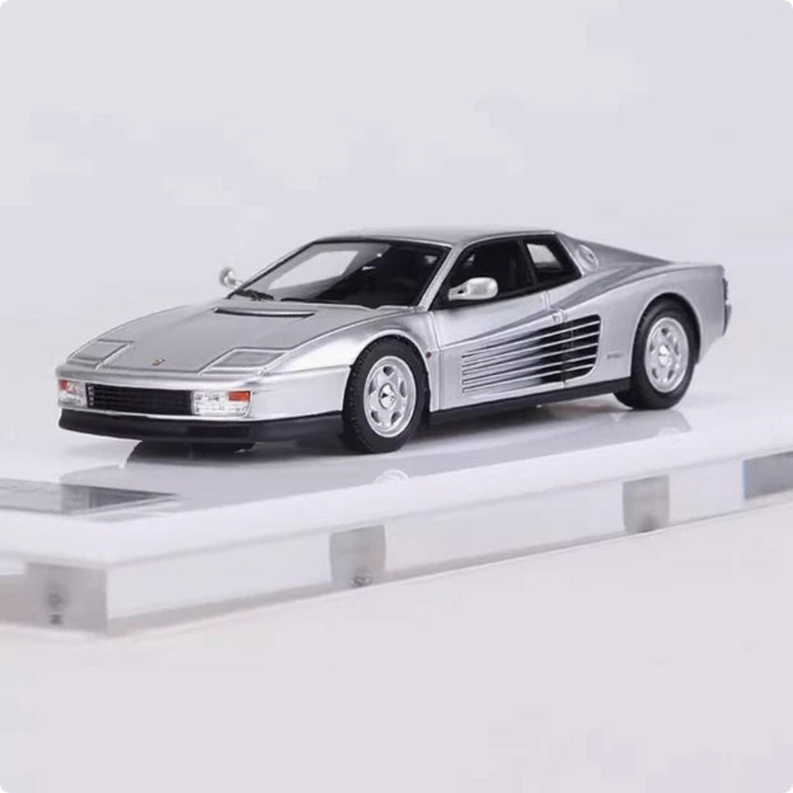 1／43イクソ製フェラーリテスタロッサ （1984） レッド 1⁄43
