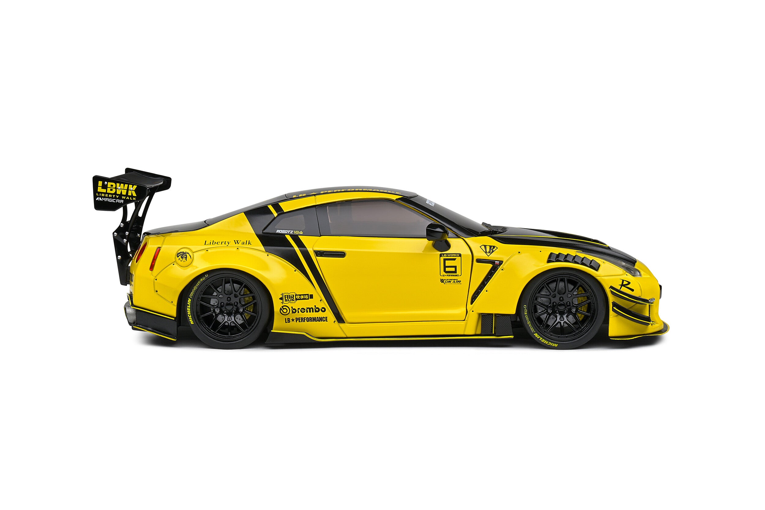 ソリド 1/18 日産 GT-R R35イエロー　S1805809LBWORKS S1805809 SOLIDO 1/18 Nissan GT-R （R35） LB WORKS ボディ