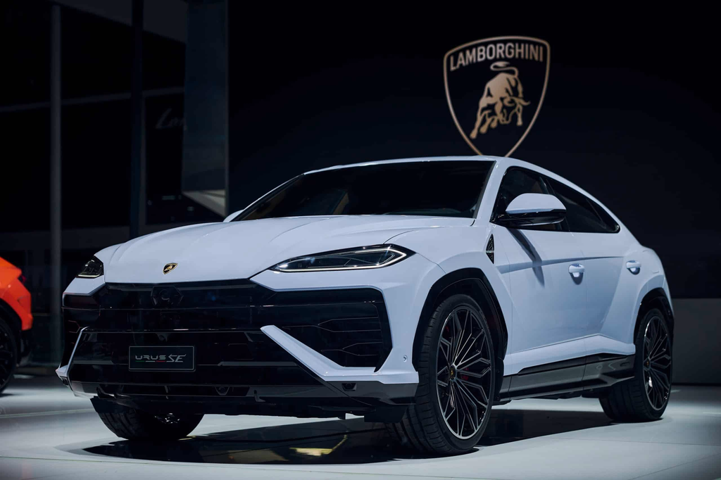 EIDOLON Lamborghini URUS 2017 ホワイト 1/43 Looksmart 1:43 Lamborghini Urus SE - Bianco Sapphirus – Horizon