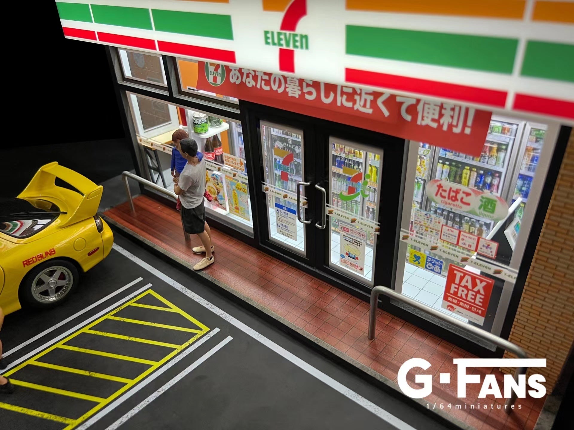 Backorder] G.Fans 1:18 Diorama 7-11 Building Model 2 Parking