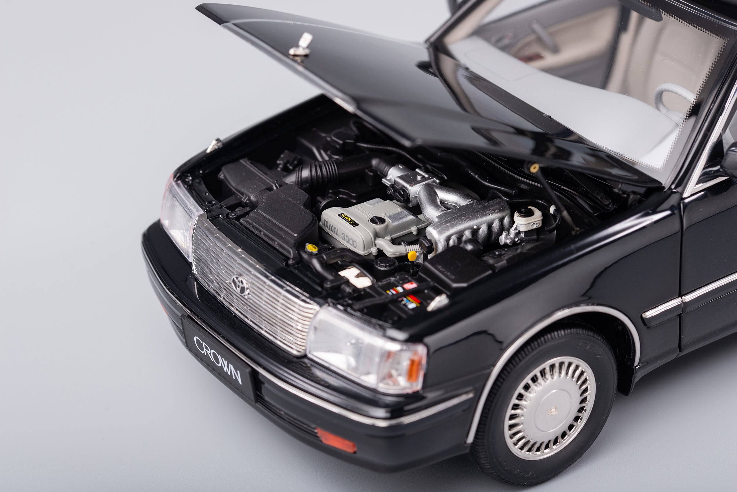 Kengfai 1:18 Toyota Crown Black LHD KF027-1 – Horizon Diecast