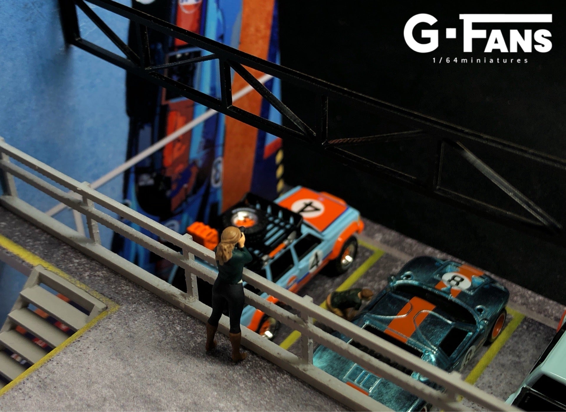 G. Fans 1:64 Garage Diorama with LED (Gulf Theme) 710019 – Horizon