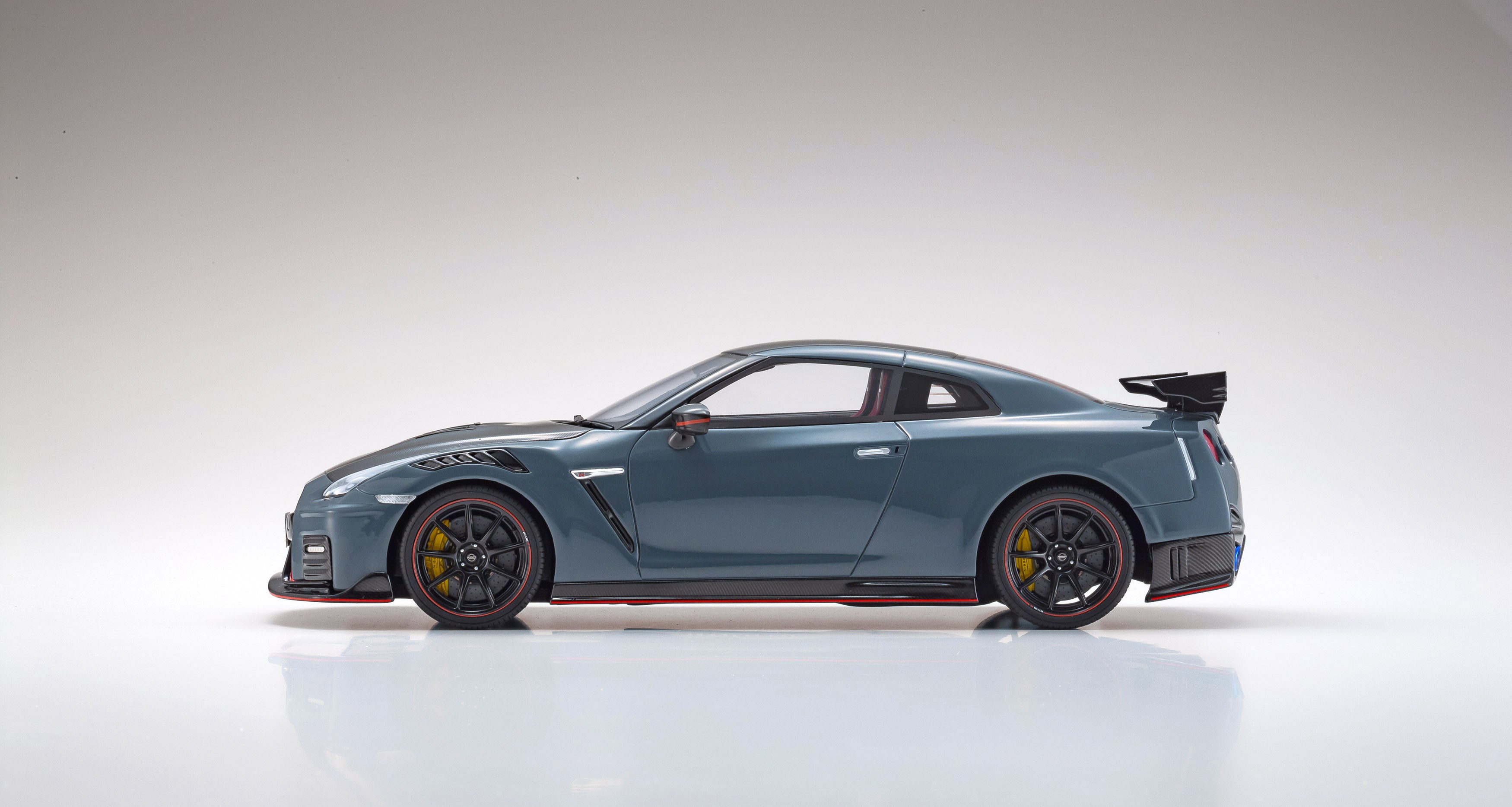 Kyosho 1:18 Nissan GT-R NISMO 2022 Gray – Horizon Diecast