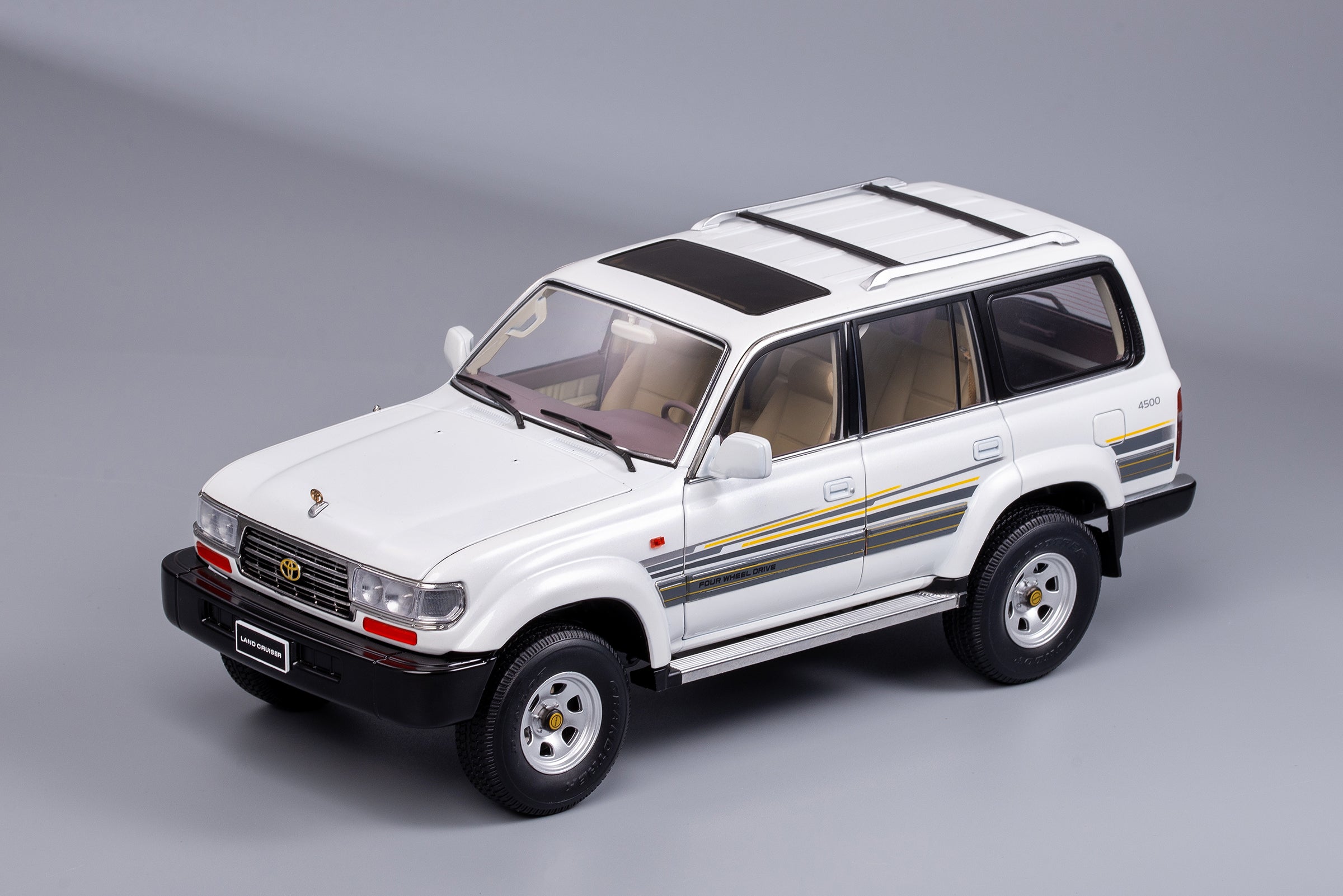 KENGFAI 1:18 Land Cruiser Pearl White Left LHD – Horizon Diecast