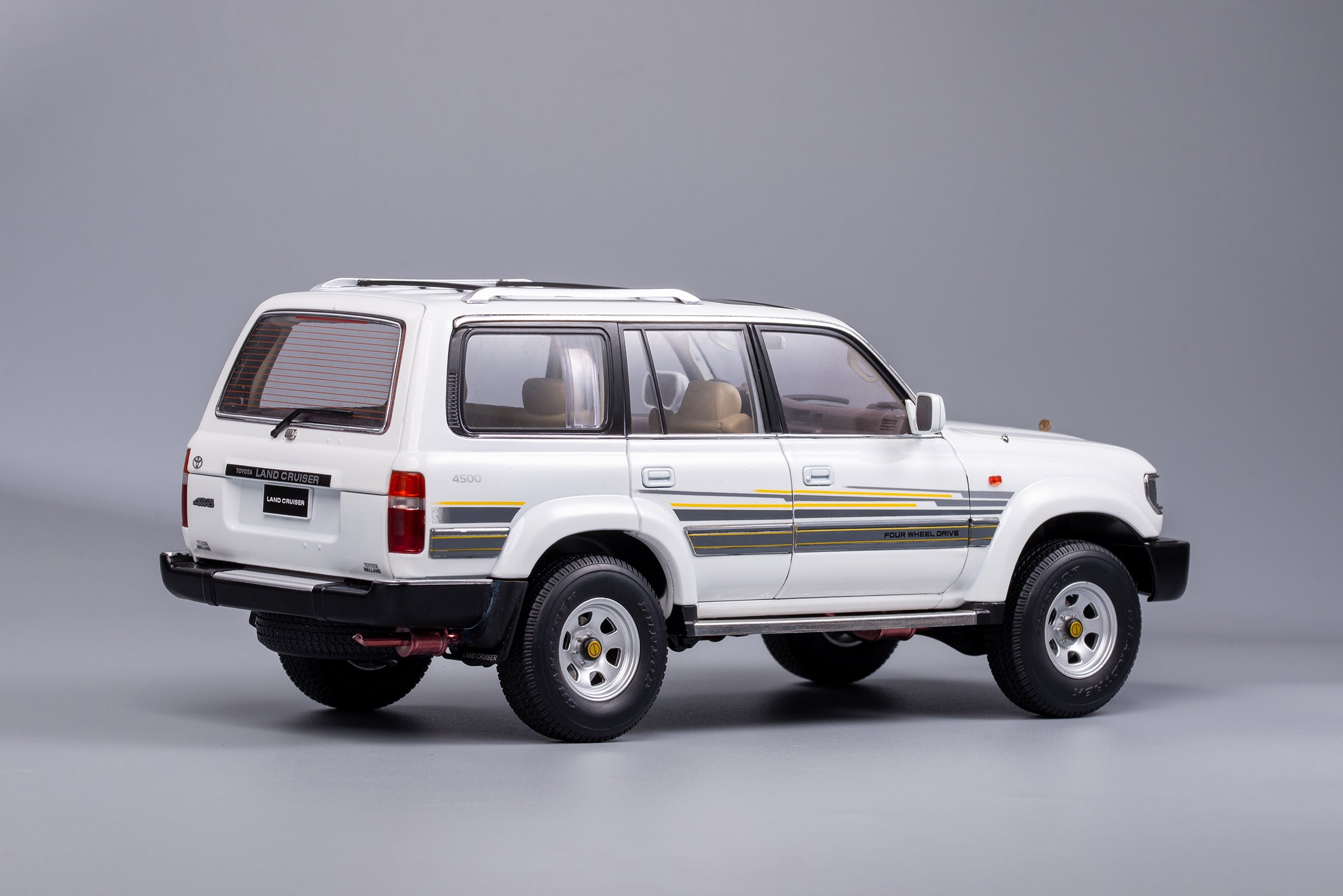 KENGFAI 1:18 Land Cruiser Pearl White Left LHD – Horizon Diecast