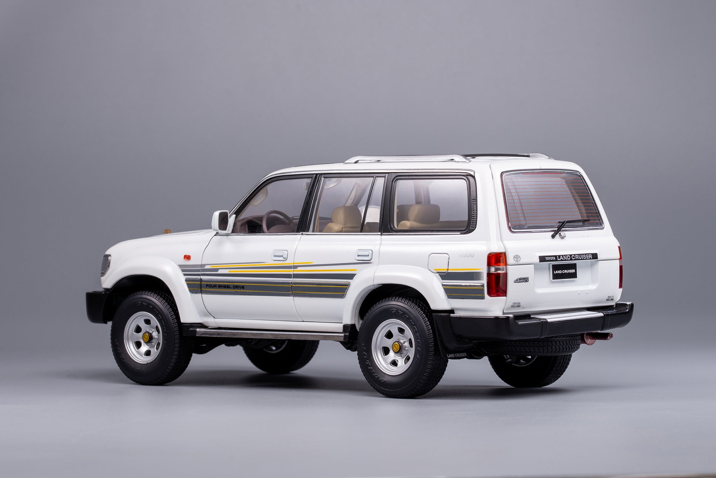 KENGFAI 1:18 Land Cruiser Pearl White Left LHD – Horizon Diecast