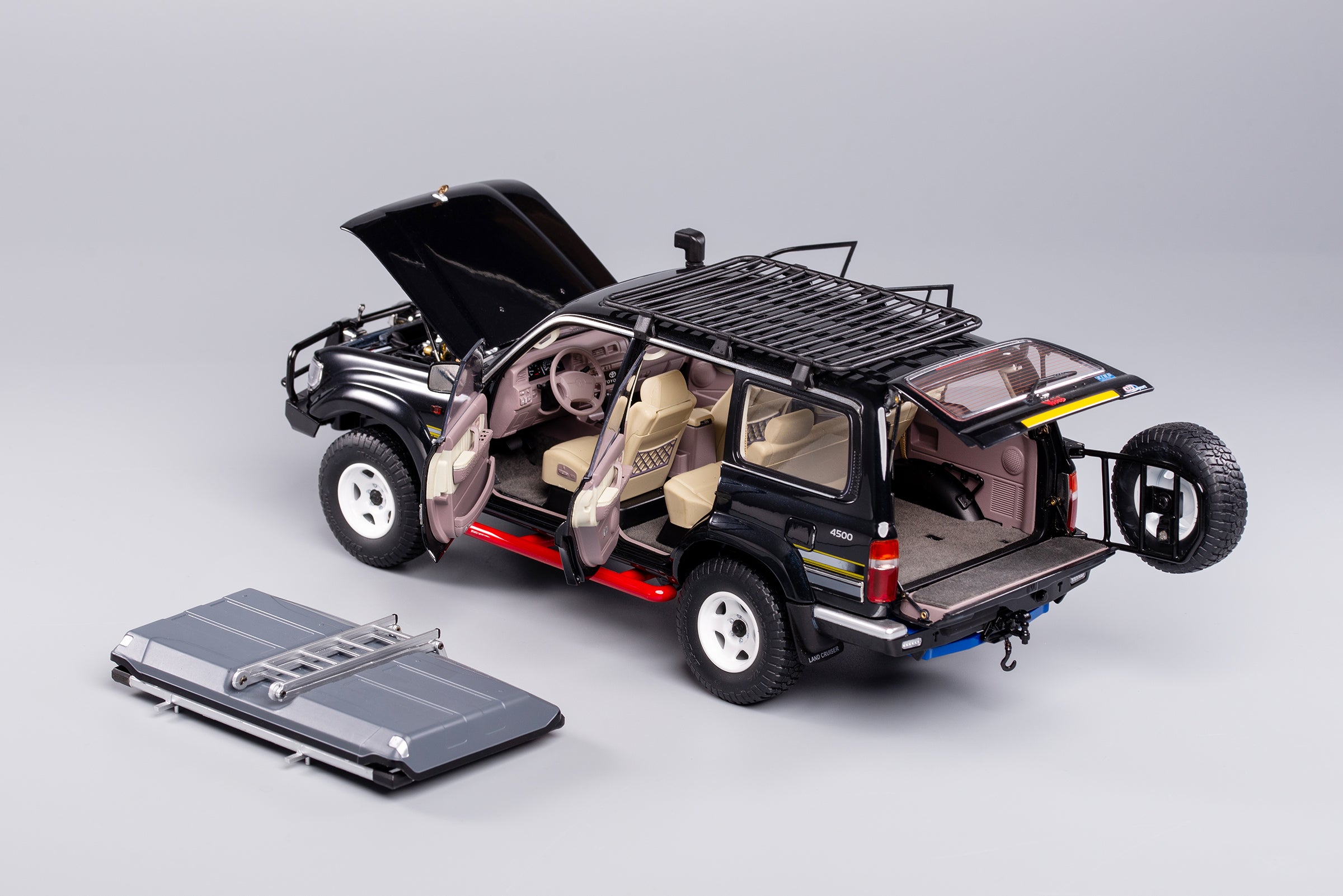 KENGFAI 1:18 Land Cruiser Pearl Black Off-road Left LHD