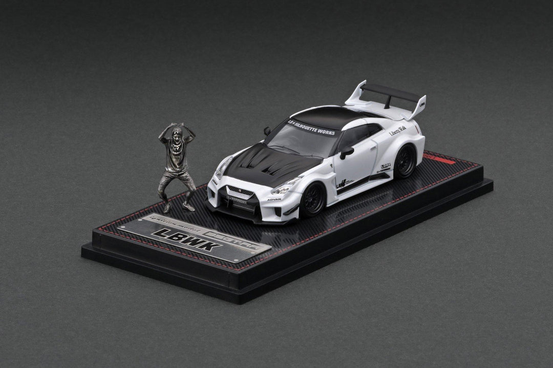Ignition Model 1:64 LB-Silhouette WORKS GT Nissan 35GT-RR Pearl White With Mr. Kato metal figurine IG2388 Front