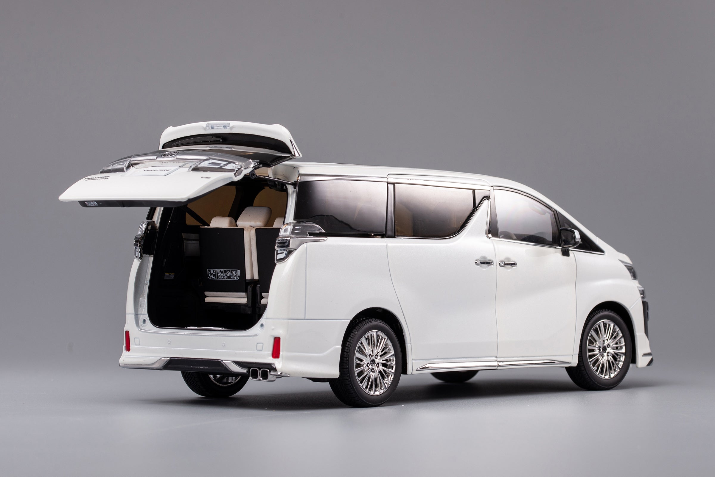 Kengfai 1:18 Toyota Alphard Vellfire White LHD KF030-3 – Horizon