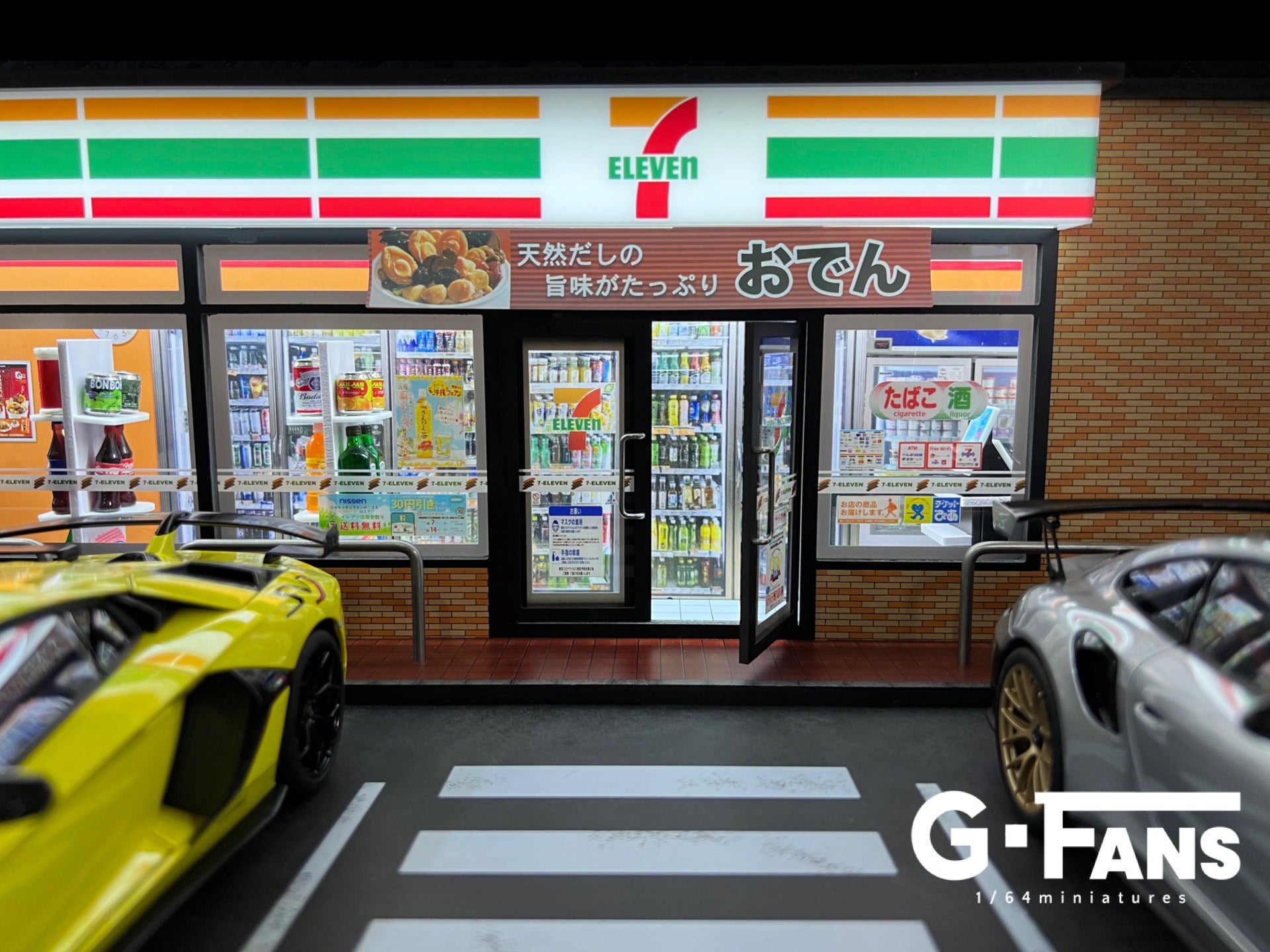 G.Fans 1:18 Diorama 7-11 Building Model 4 Parking Spaces