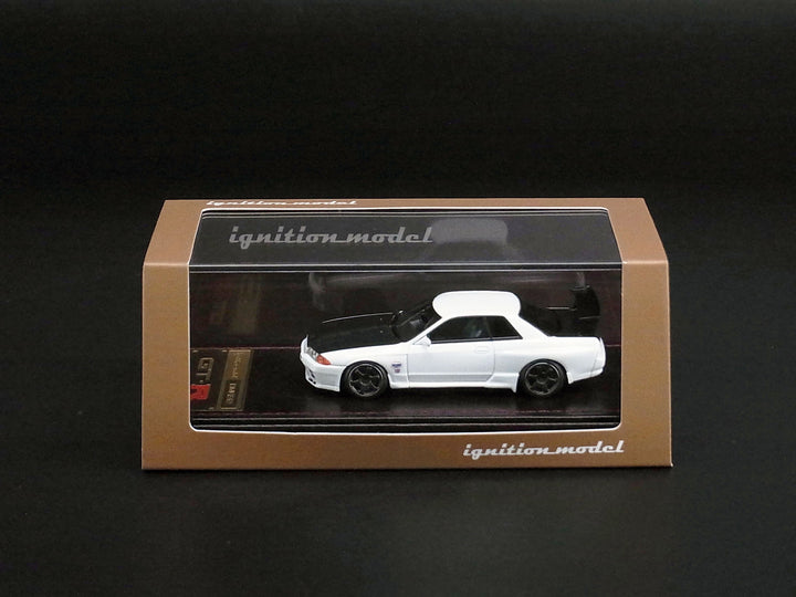 Ignition Model 1:64 Nissan Skyline GT-R Nismo (R32) White IG2691 Side and Box