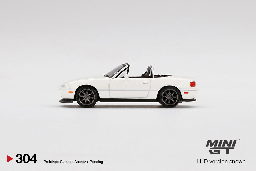 Mini GT 1:64 Mazda Miata MX-5 (NA) Tuned Version Classic White LHD MGT00304-L Side