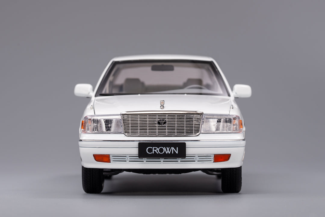 [Preorder] Kengfai 1:18 Toyota Crown Pearl White LHD