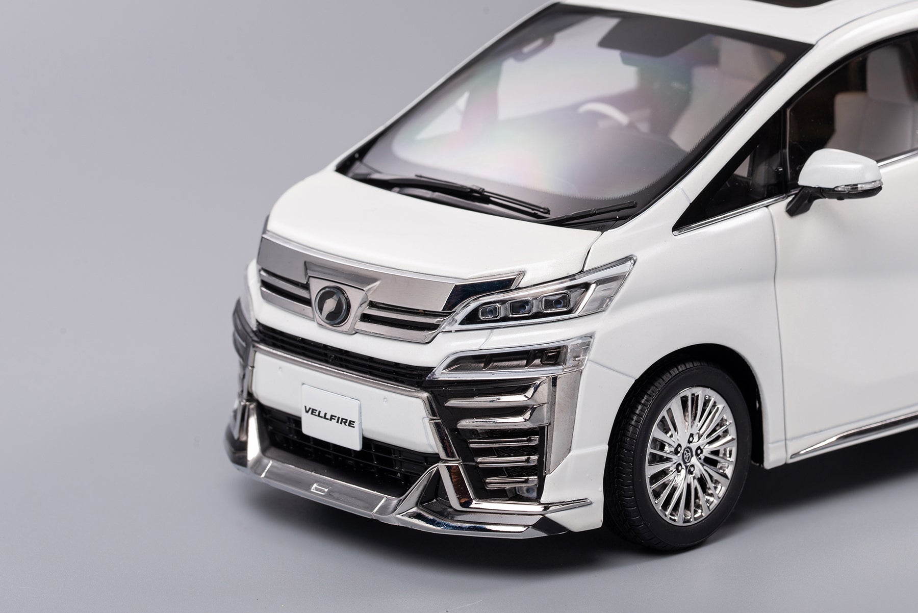 Kengfai 1:18 Toyota Alphard Vellfire White LHD KF030-3