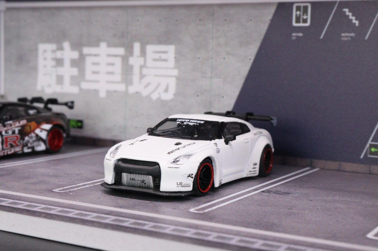 ☆ 1/64 Garage Item M G.Fans MODELS 1:64 Garage with Lights Diaroma Model 710022