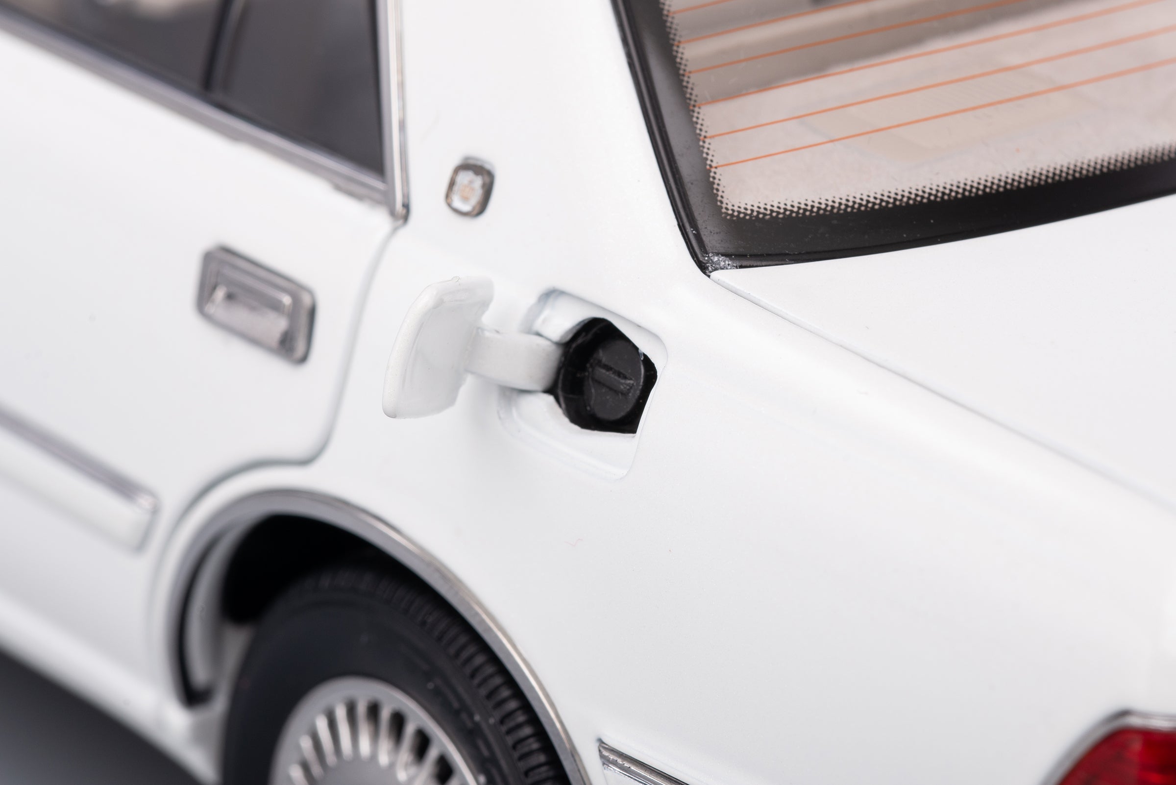 Kengfai 1:18 Toyota Crown Pearl White LHD KF027-2 – Horizon