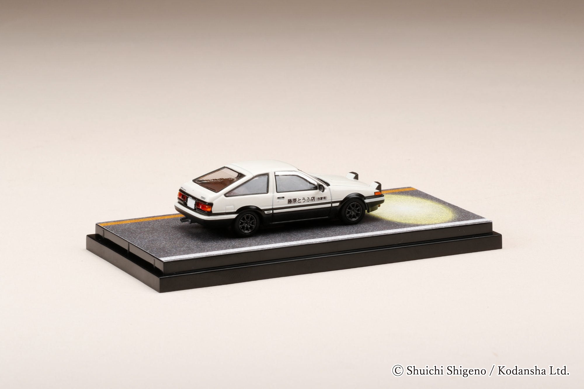 Hobby Japan 1:64 Toyota Sprinter Trueno GT APEX (AE86) Lights On