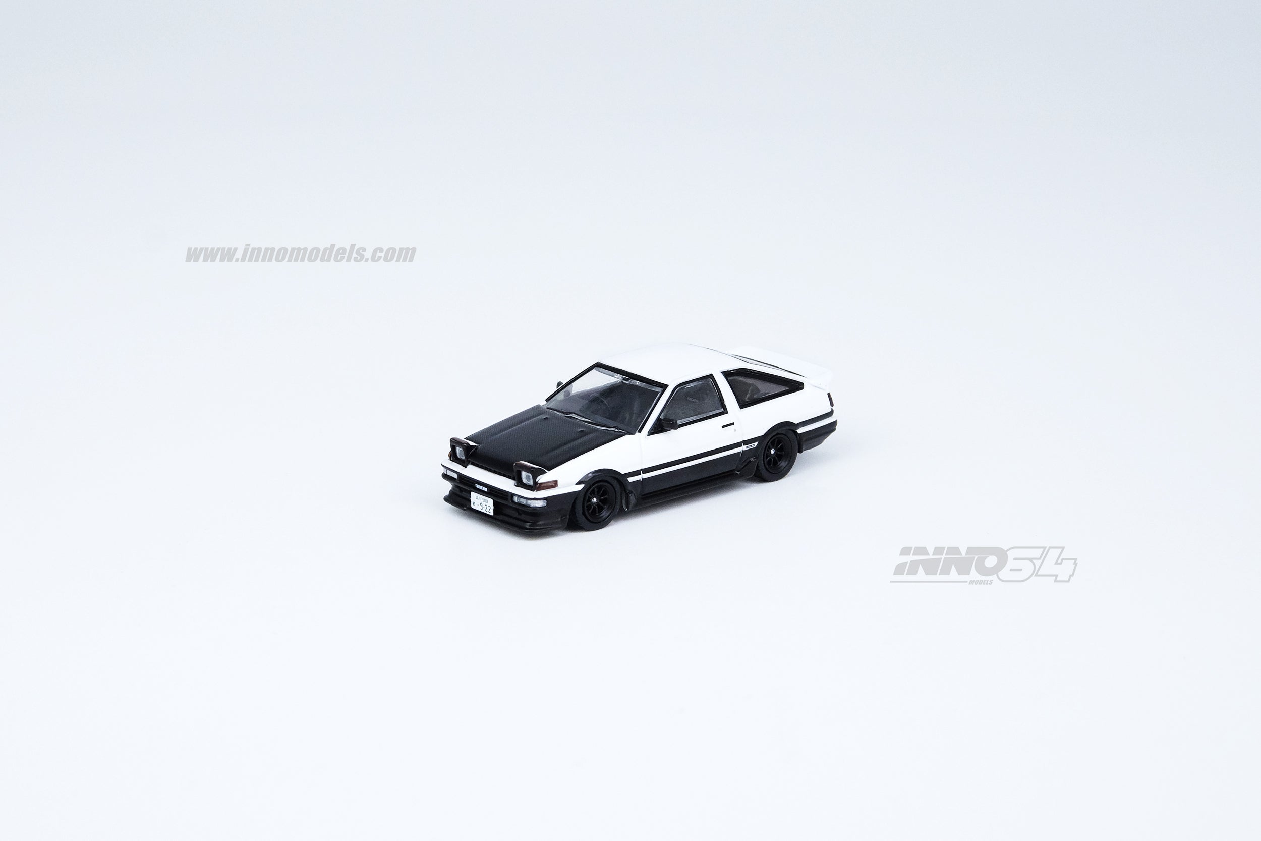 INNO64 スプリンタートレノ AE86 DRIFT CAR TRUENO Inno64 Toyota Sprinter Trueno AE86 White/Black With Extra wheels