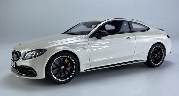 GT Spirt 1:18 Mercedes-AMG C63 S Coupe (W205) Diamond White Front