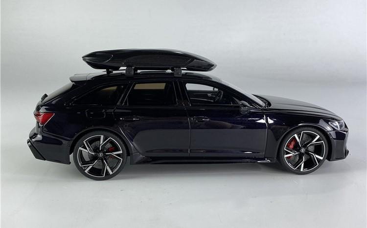 GT Spirit 1:18 Audi RS6 AVANT (C8) Mythos Black + Carbon Roof Case