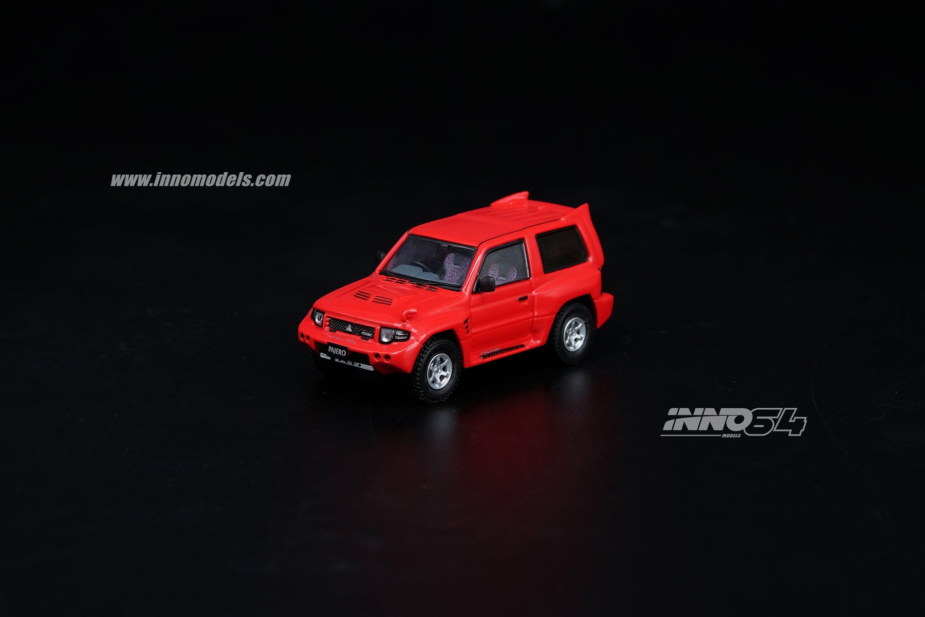 Diecast model cars Mitsubishi Pajero 1/64 INNO64 Evolution grün 1:64 Diecast model cars Mitsubishi Pajero 1/64 INNO64 Evolution grün 1:64